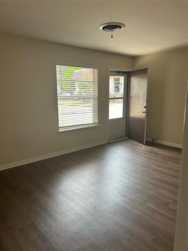 Foto del edificio - 2605 Trailside Dr