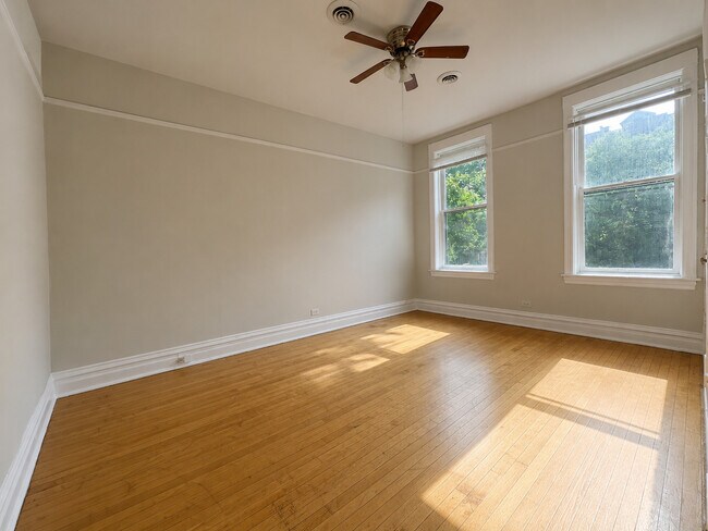 Foto del edificio - 1539 N Bosworth Ave