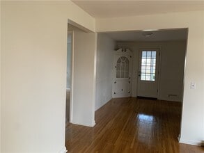 Building Photo - 80 Abington Rd