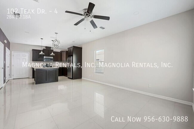 Foto del edificio - 2 Bed 2.5 Bed Townhouse in Edinburg