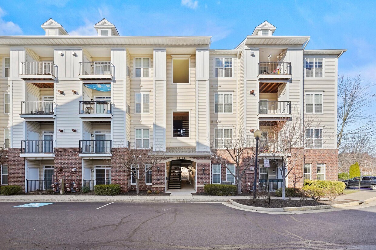 21191 McFadden Square, Sterling, VA 20165 House Rental in Sterling, VA