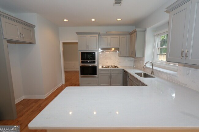 Building Photo - 910 Whitetail Ct
