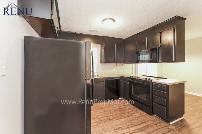 Foto del edificio - Now Available!