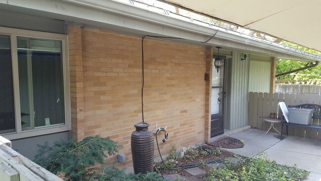Building Photo - 3 Bedroom Holladay Duplex