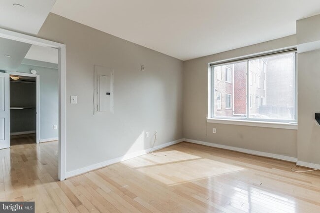 Building Photo - 420 16th St SE