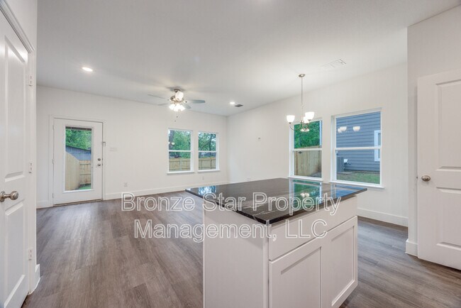 Foto del edificio - 412 E 7th St