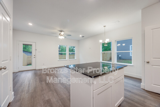 Foto del edificio - 414 E 7th St