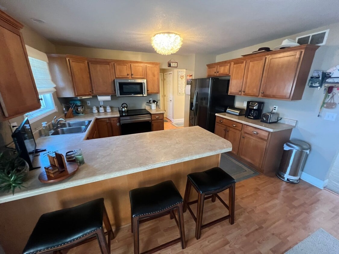 Primary Photo - Great family home next door to Edwards Elementary in west Ames-4 bedroom 3 1/2 baths, 2 car garag...