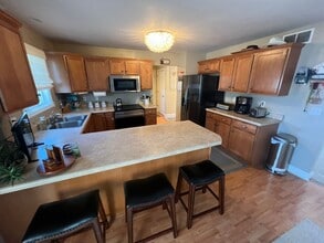 Building Photo - 809 Poe Ave