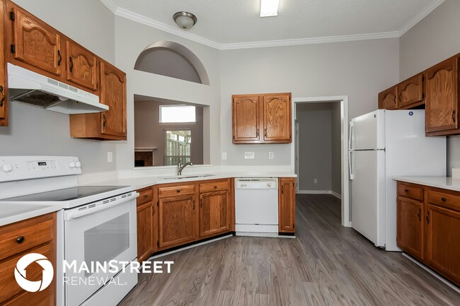 Building Photo - 10300 Northwoods Forest Dr