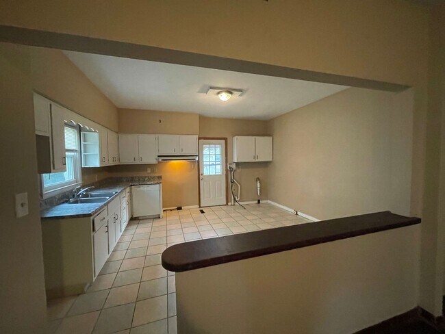 Building Photo - 267 Whitaker Ave