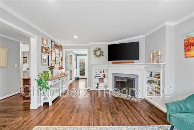 Foto del edificio - 5847 Glen Forest Dr
