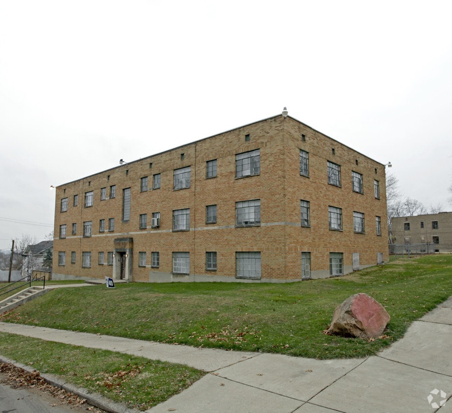 Primary Photo - 34 Burton Ave