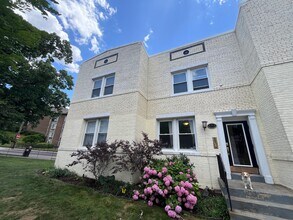 Building Photo - 401 Douglas St NE