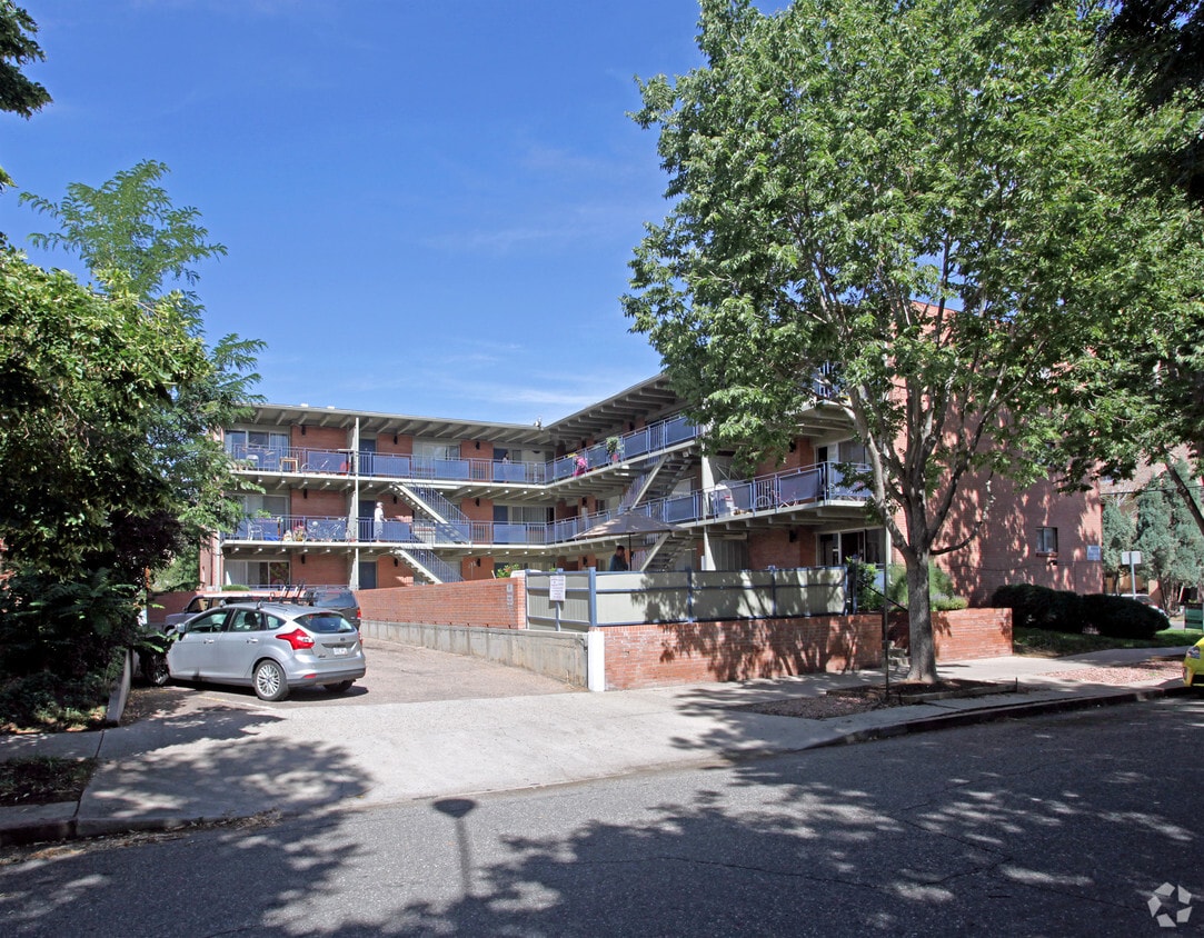 Primary Photo - Las Perlas Apartments