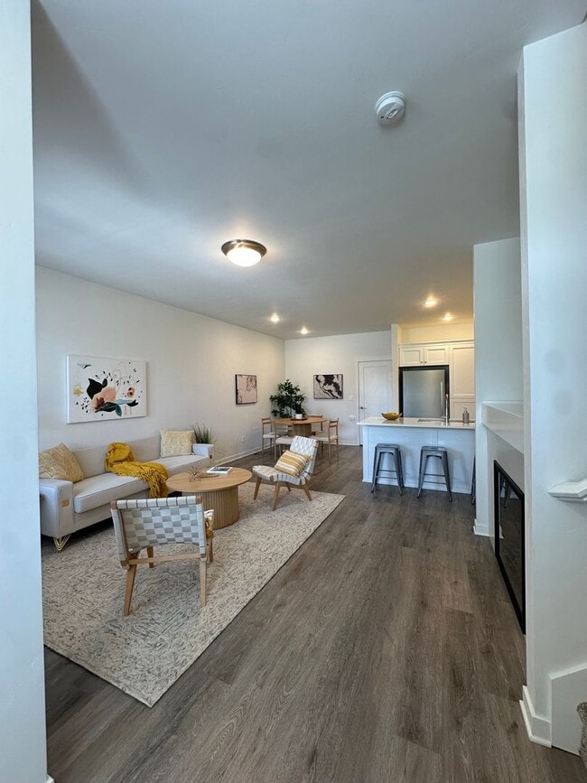 Building Photo - Like-New Home in Desirable Luderman Crossing!