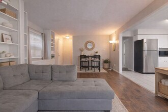 Building Photo - 605 S Aurora St