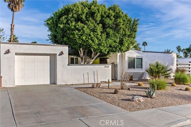 Building Photo - 2564 N Aurora Dr