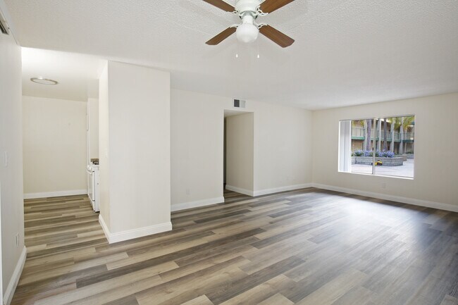 Foto del edificio - Torrance Courtyard Apartments