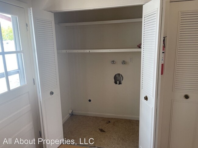 Building Photo - 2 br, 1 bath House - 323 5th Street