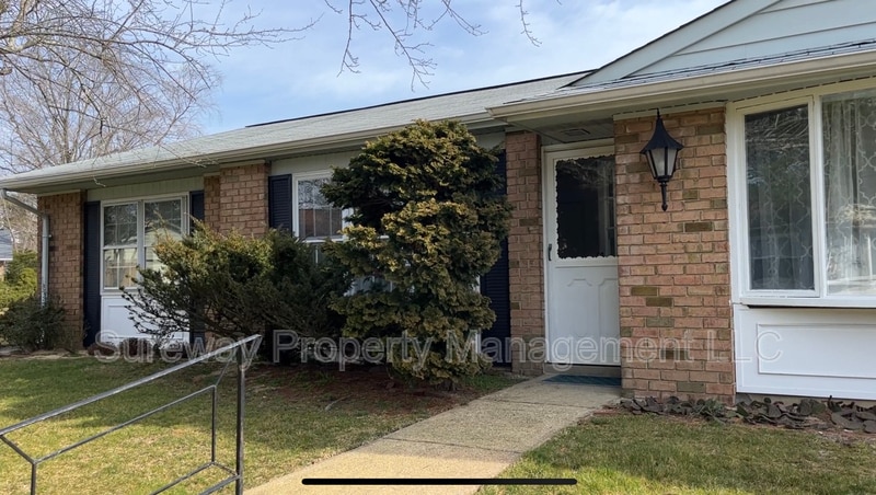 Primary Photo - 134A Buckingham Dr