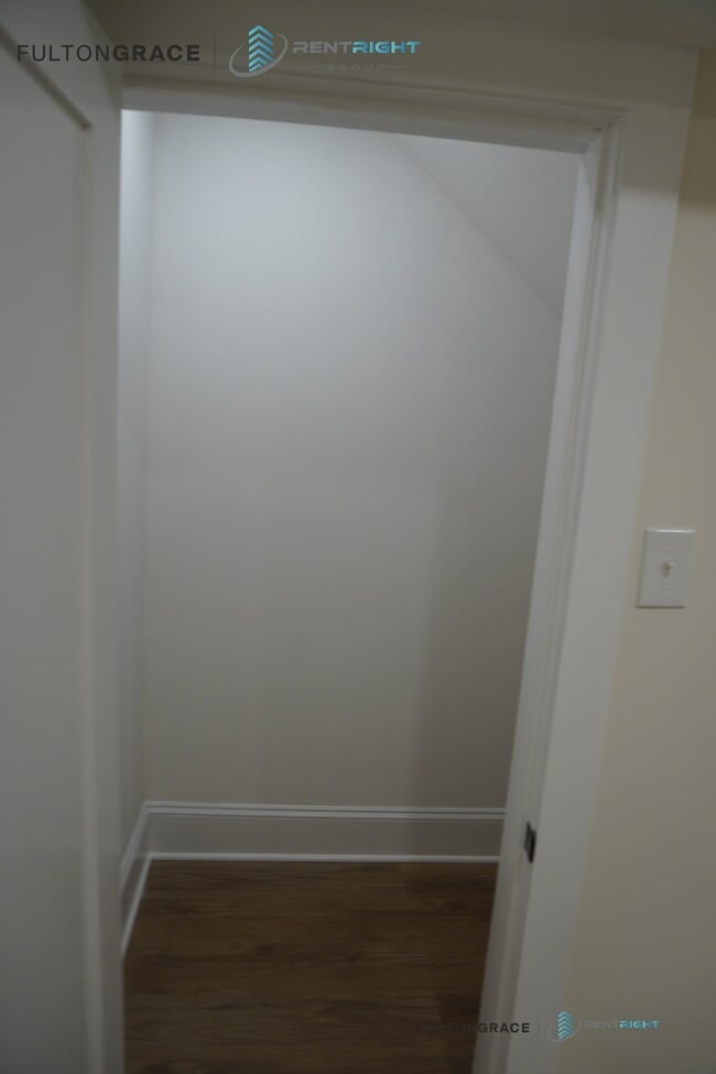 Building Photo - 4636-38 N. Hamilton