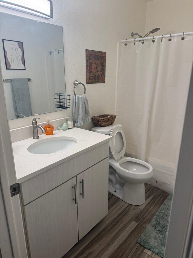 Foto del edificio - 16220 N 16th Pl