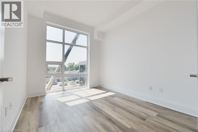 Building Photo - 470 Dundas St E