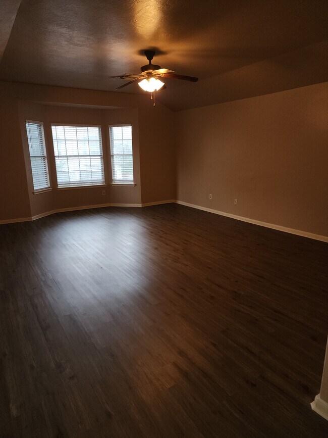 Foto del edificio - 4918 Landward Ln