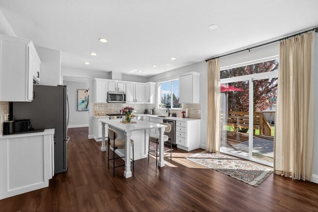 Building Photo - 2500 NW 23rd Ave