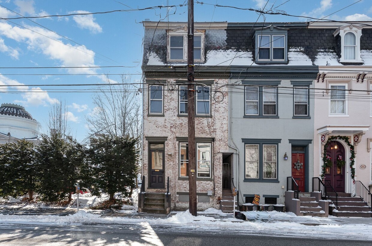 Primary Photo - 128 W Louther St