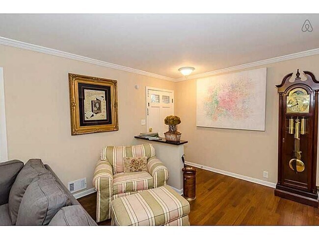 Building Photo - 1283 June Dr