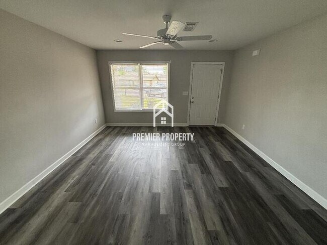 Foto del edificio - 144 Bradford Cir