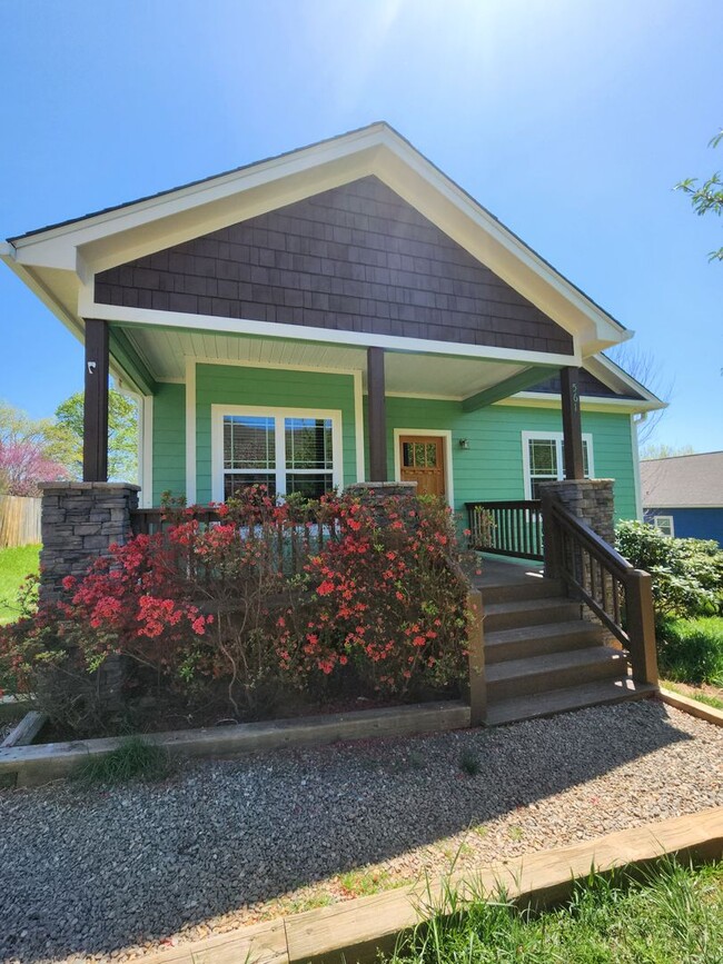 Foto del edificio - Renovated East Asheville Rental!