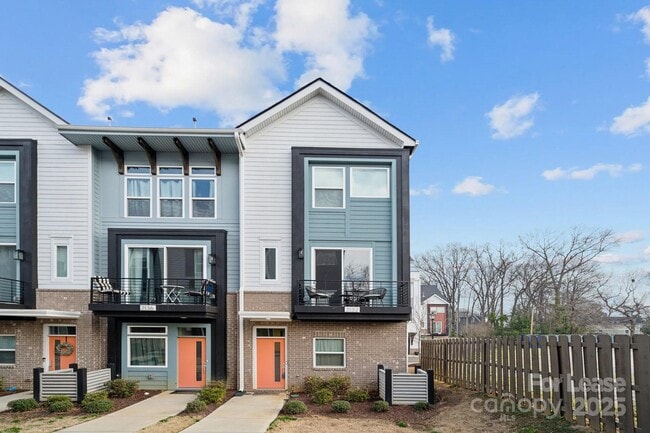 Building Photo - 2132 Electric Ln