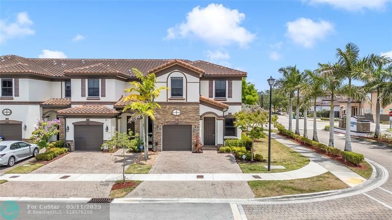 Foto principal - 18401 NW 89th Ct