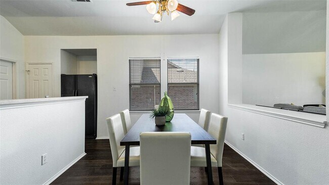 Foto del edificio - 5112 Bald Cypress Ln