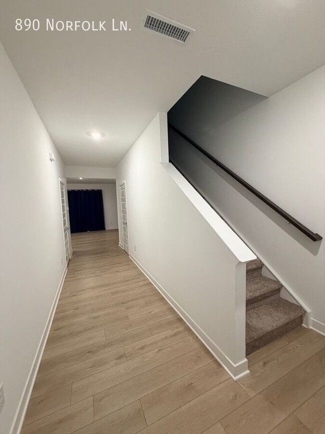 Foto del edificio - 890 Norfolk Ln