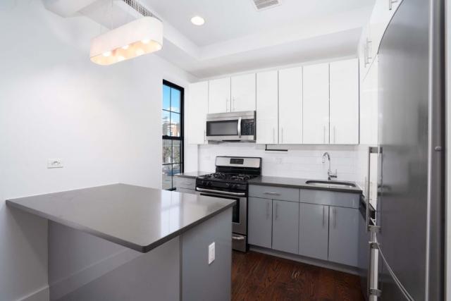 Foto del edificio - 4 bedroom in BROOKLYN NY 11226