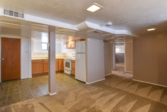 Building Photo - 665 E Garfield Ave
