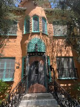 Building Photo - 464 N Stanley Ave