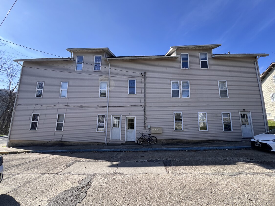 Primary Photo - 628-630 Brandon St