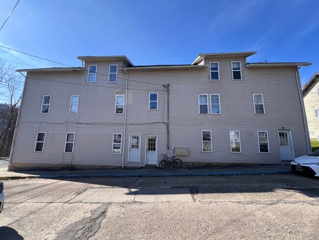 Building Photo - 628 Brandon St