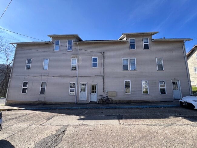 Building Photo - 628 Brandon St