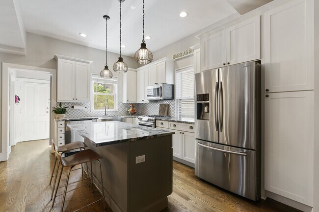 Foto del edificio - 3127 N Kenmore Ave