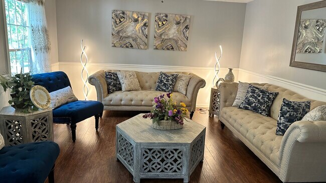 Foto del edificio - 8246 Winters Ln