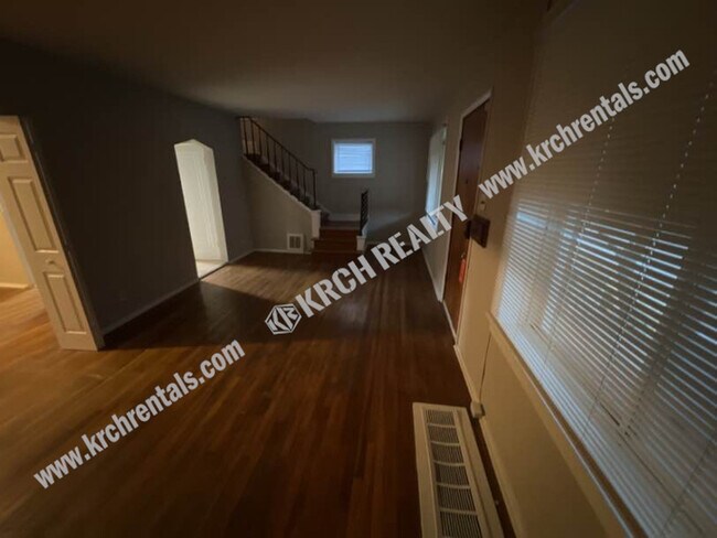 Building Photo - Large 3-Bed Home Located Near Hwy 70
