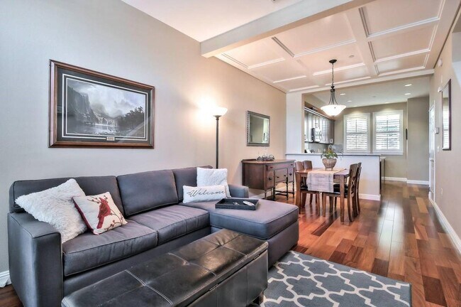 Fotografía del edificio - 125 Laurel Grove Ln