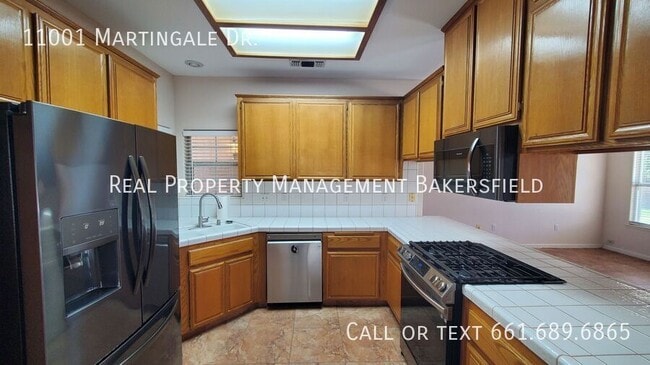 Building Photo - 11001 Martingale Dr