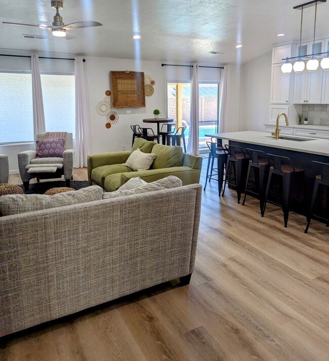 Foto del edificio - Fully Furnished Trailside Home!